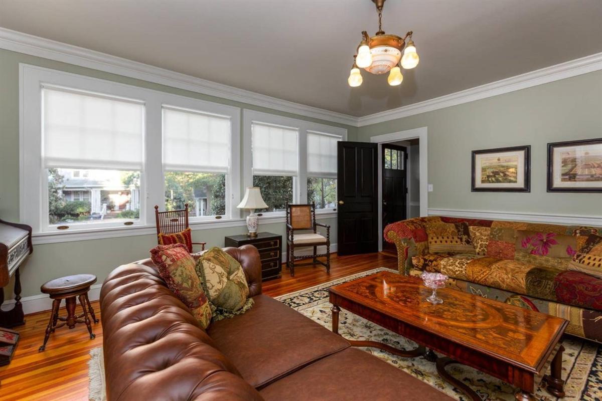 Renowned Historic Home Downtownacross From Park Уинстън-Сейлъм Екстериор снимка